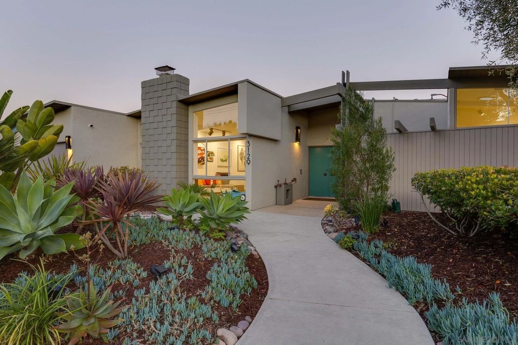 Photo of 3129 Bremerton Pl, La Jolla, CA 92037 (MLS # 260004307)