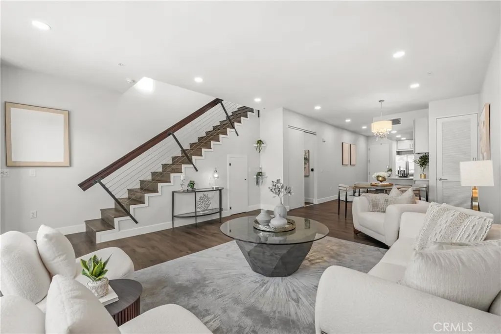 1401 Mission Street 208