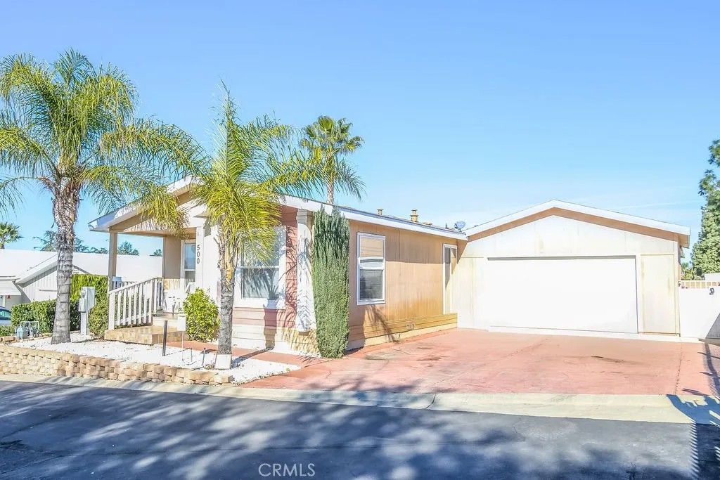 Photo of 500 Bahama Dr, Hemet, CA 92543 (MLS # SW26004935)