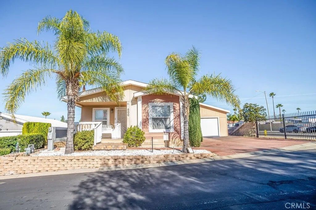 Photo of 500 Bahama Dr, Hemet, CA 92543 (MLS # SW26004935)