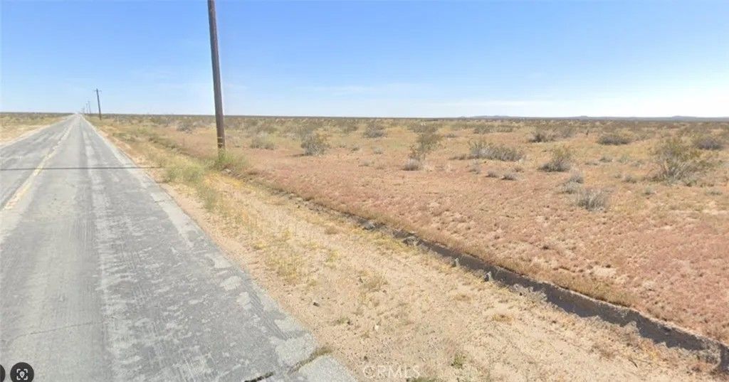 Photo of 204 E Avenue H, Lancaster, CA 93535 (MLS # SR26107001)