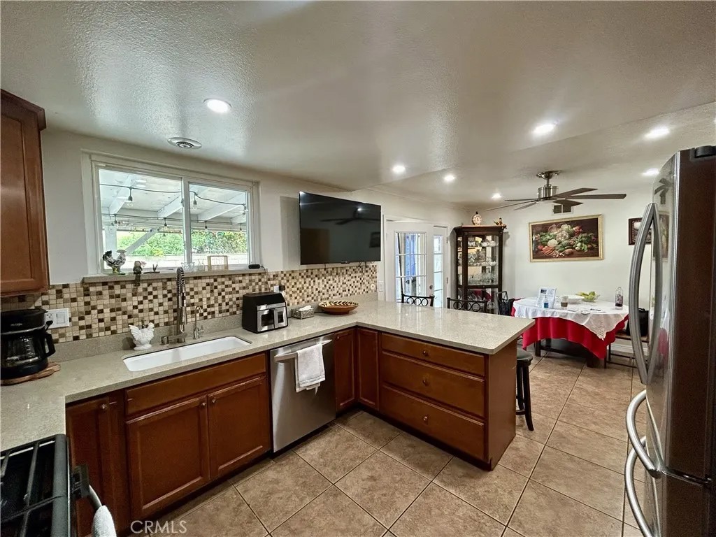 3062 W Teranimar