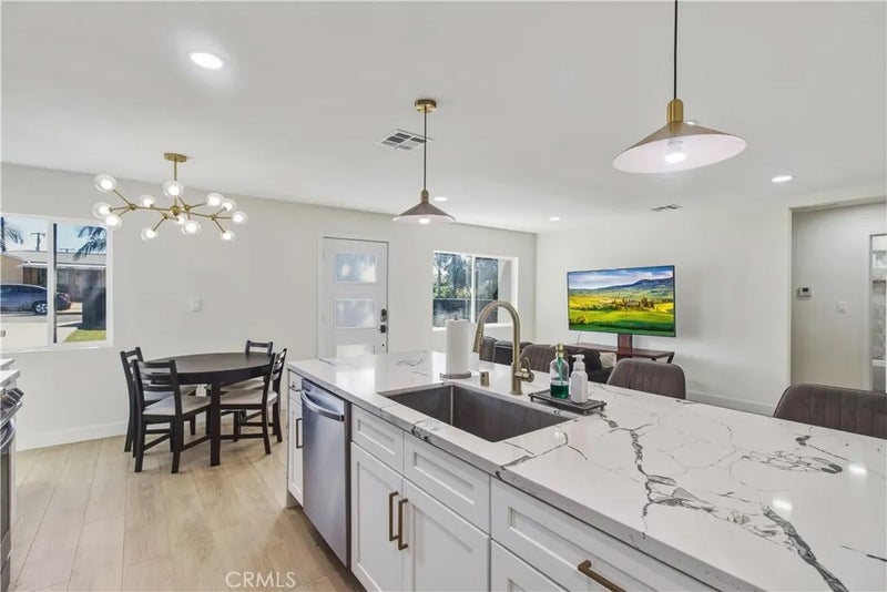 905 E Francis