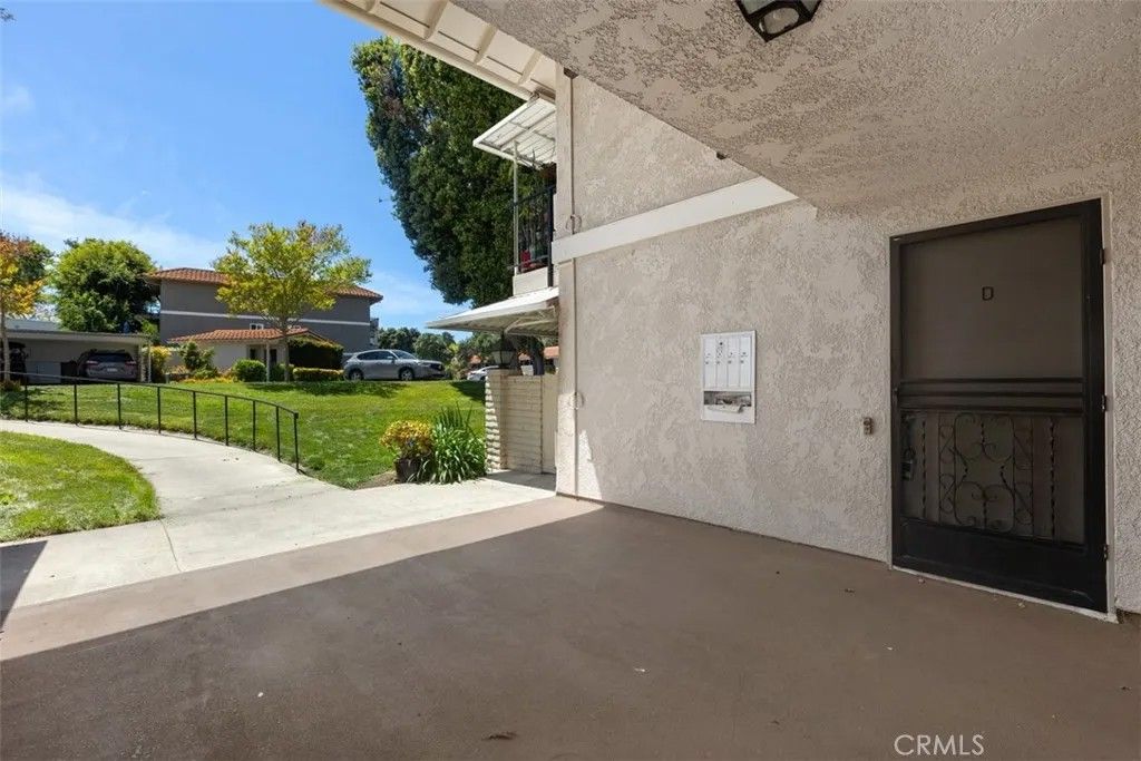 Photo of 2182 Via Puerta, Laguna Woods, CA 92637 (MLS # OC26089767)