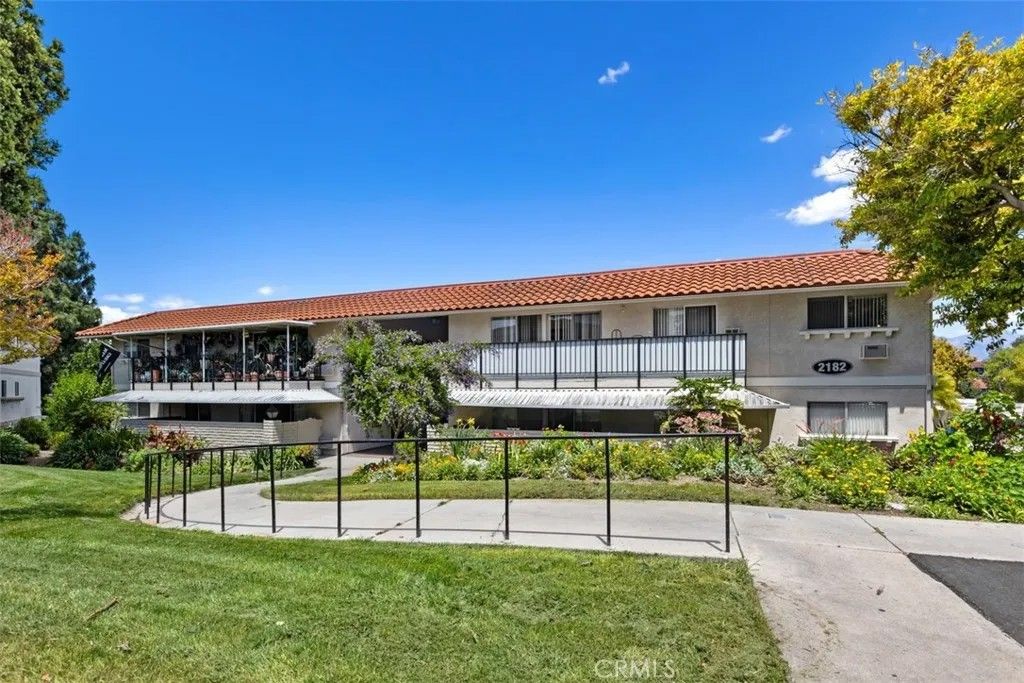 Photo of 2182 Via Puerta, Laguna Woods, CA 92637 (MLS # OC26089767)