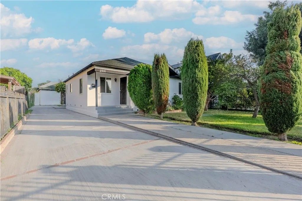 Photo of 2916 Halldale, Los Angeles, CA 90018 (MLS # OC25278602)