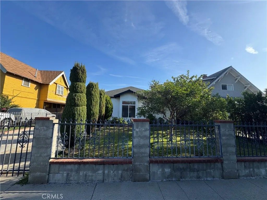 Photo of 2916 Halldale, Los Angeles, CA 90018 (MLS # OC25278602)