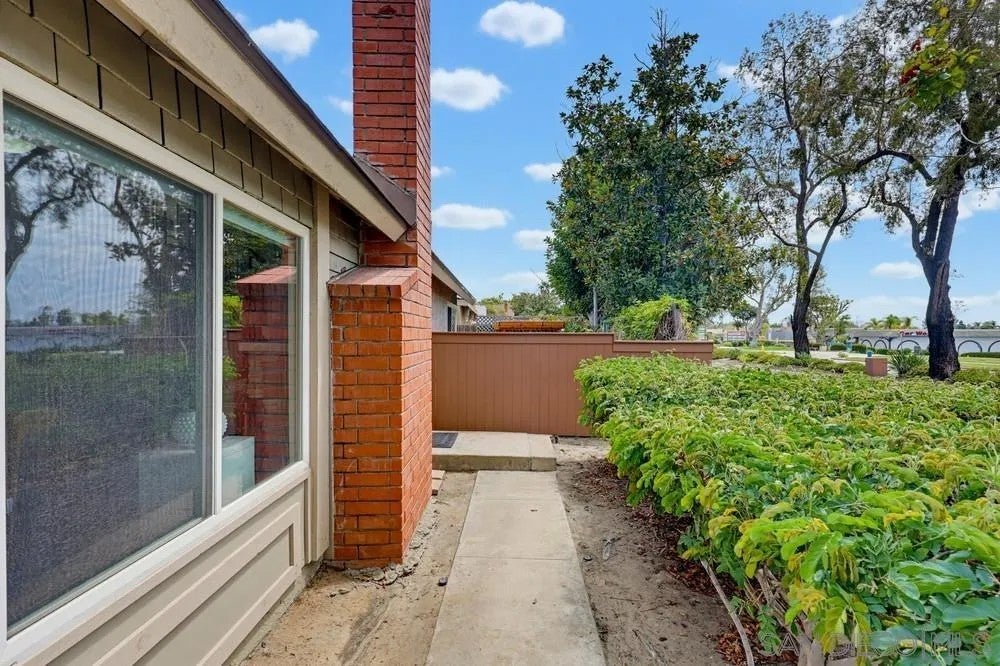 10639 Escobar Dr