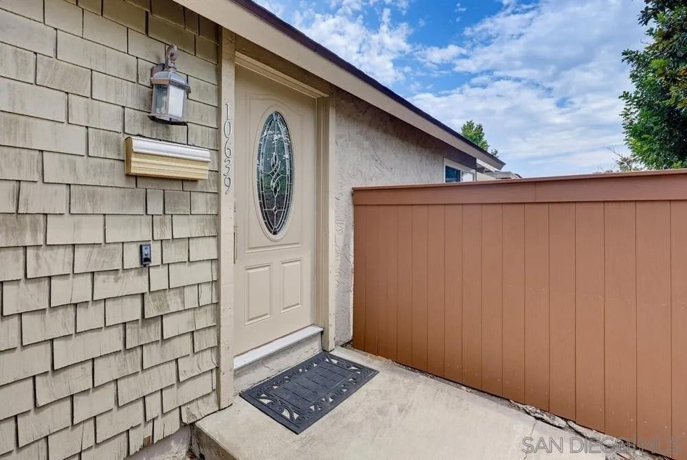 10639 Escobar Dr