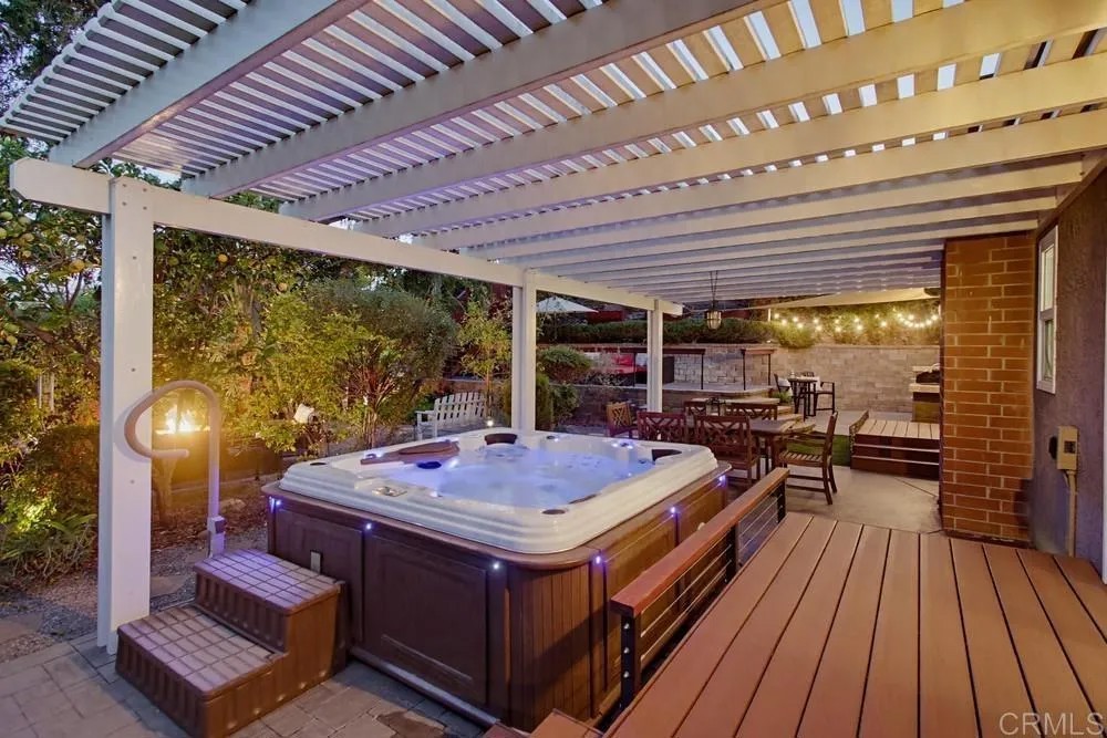 9279 Manor Drive