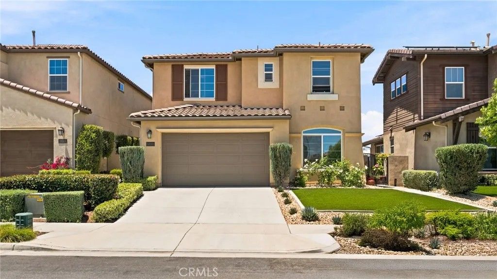 Photo of 38313 Brookdale Way, Murrieta, CA 92563 (MLS # SW26132135)