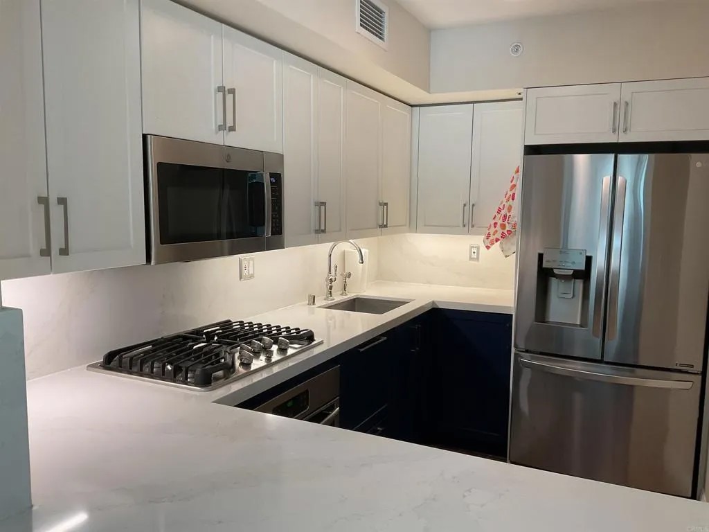 500 W Harbor Drive West 318