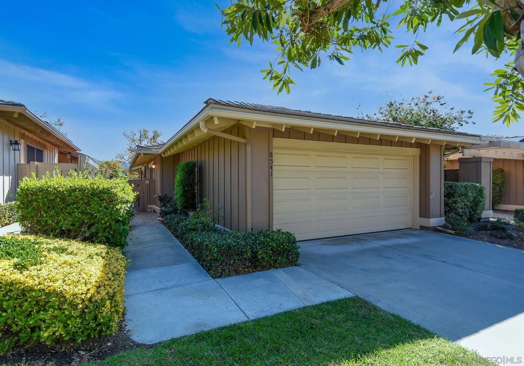 Photo of 8541 Circle R Course, Escondido, CA 92026 (MLS # 250043616)