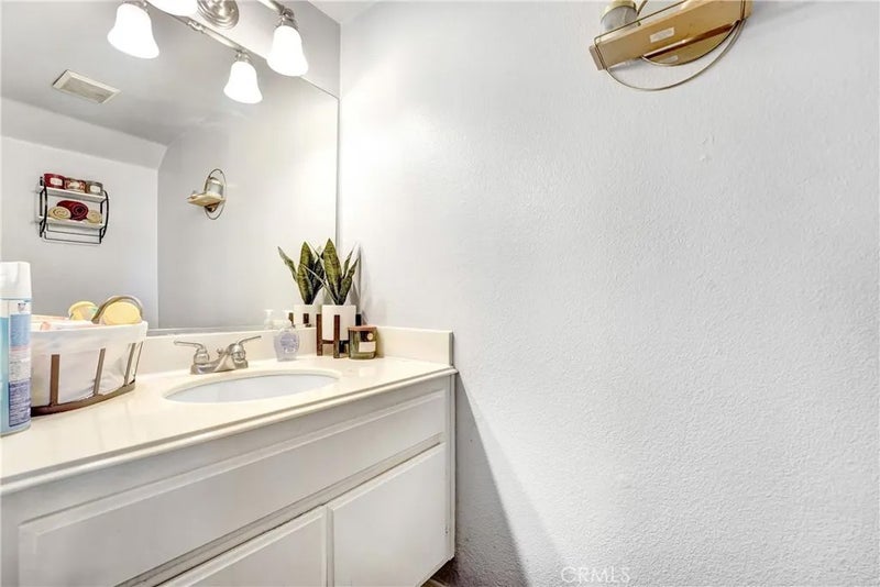 810 W Compton 16