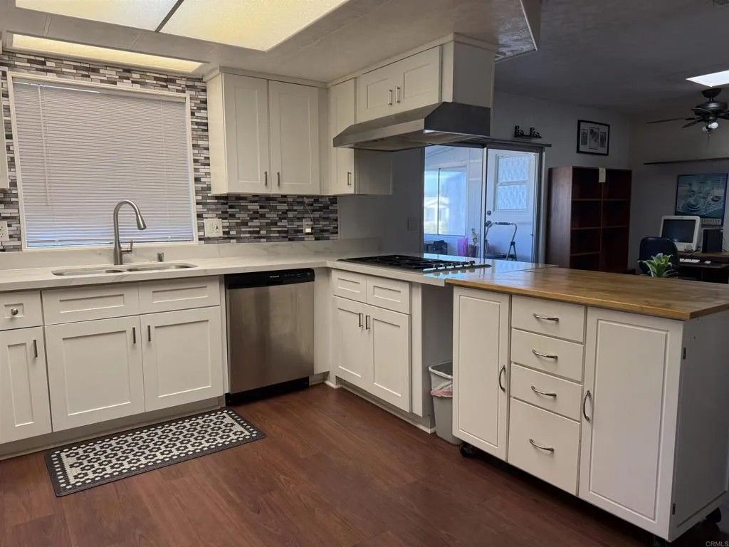 Photo of 2130 Sunset Dr #70, Vista, CA 92081 (MLS # NDP2600335)