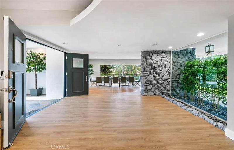 3716 Crownridge