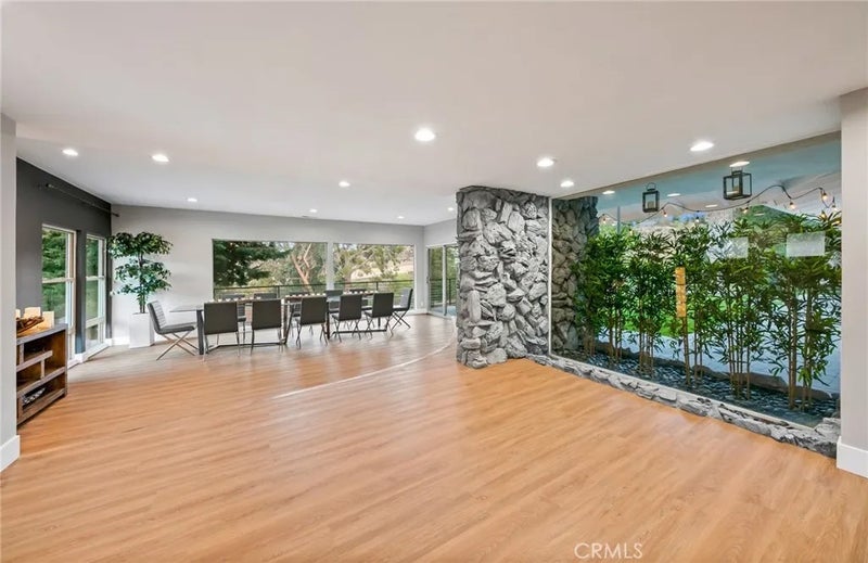 3716 Crownridge