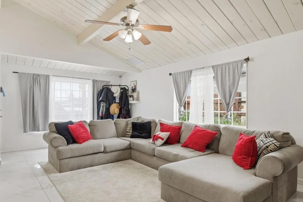 433 E Washington Avenue