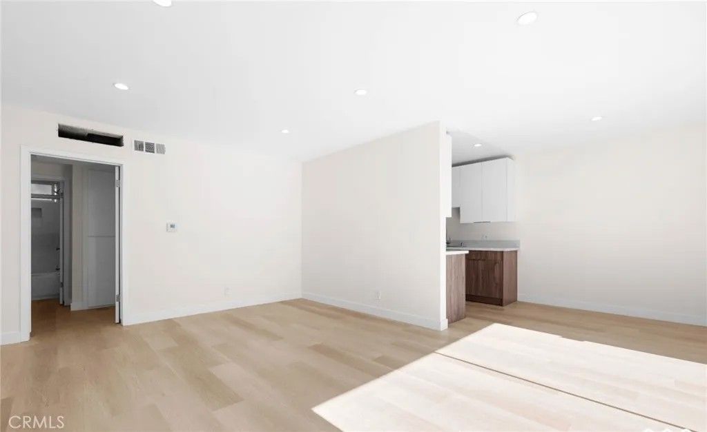 Photo of 7961 Willis Avenue #17, Panorama City, CA 91402 (MLS # SR26065574)