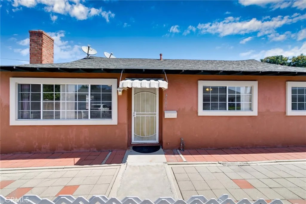 4605 Cedar Ave