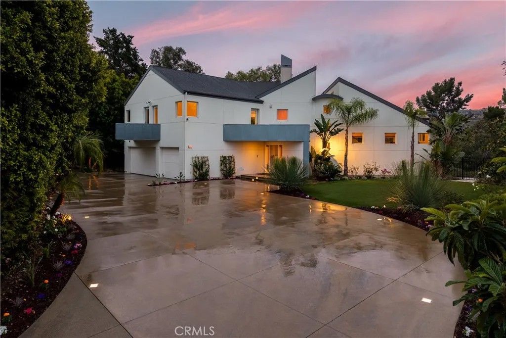 Photo of 385 S Via Montanera, Anaheim Hills, CA 92807 (MLS # PW26065734)