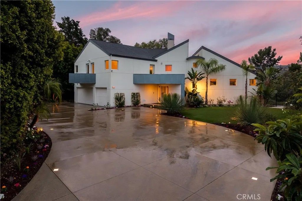 Photo of 385 S Via Montanera, Anaheim Hills, CA 92807 (MLS # PW26065734)