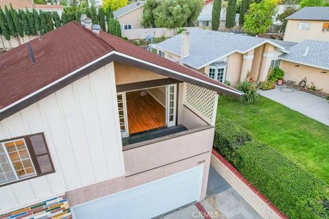 Tiny photo for 23132 Posada Dr, Valencia, CA 91354 (MLS # SR25251781)