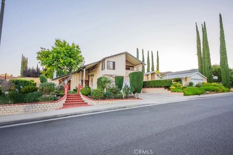 Tiny photo for 23132 Posada Dr, Valencia, CA 91354 (MLS # SR25251781)