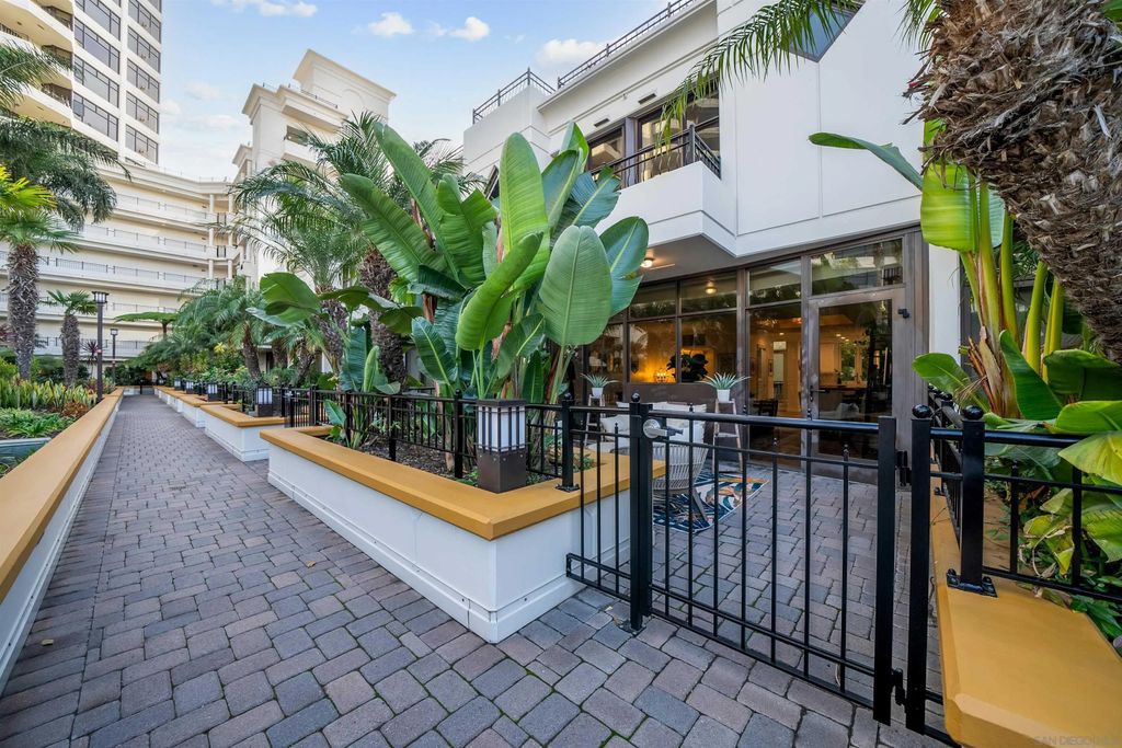 Photo of 700 W Harbor Drive #TH5, San Diego, CA 92101 (MLS # 260008106)