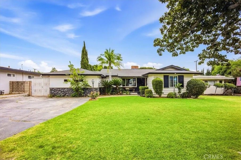 Photo of 1450 E Pioneer Dr, West Covina, CA 91791 (MLS # CV26062172)