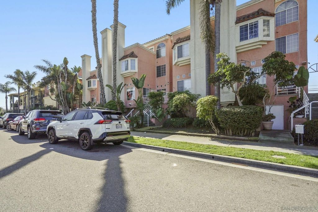 Photo of 221 Donax Ave #11, Imperial Beach, CA 91932 (MLS # 260012397)
