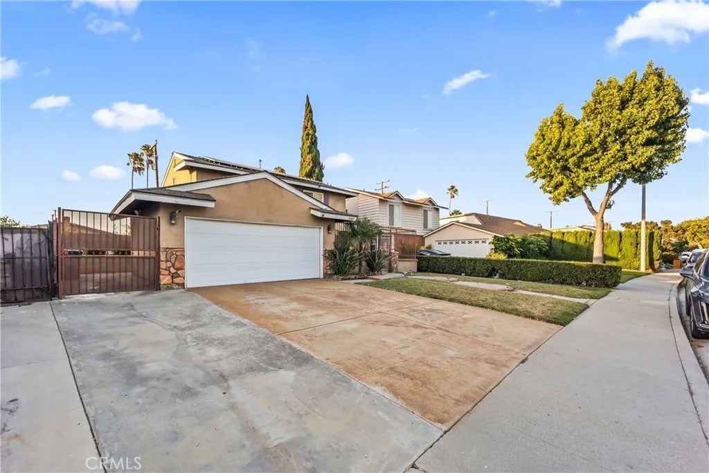 1003 E Helmick
