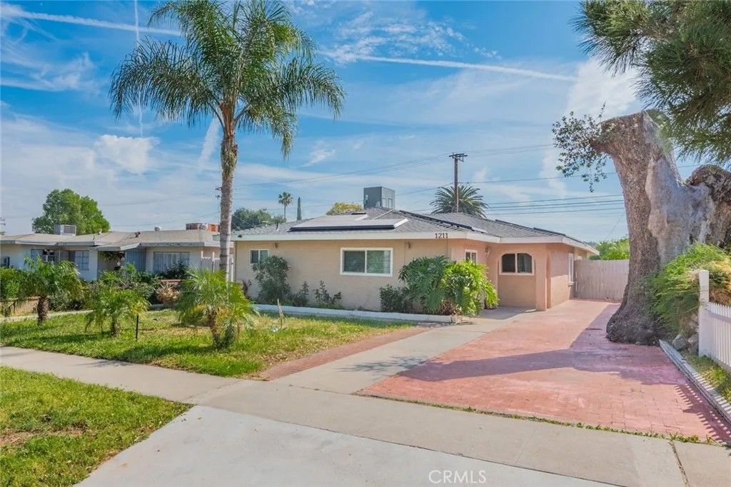 Photo of 1211 S Merrill St, Corona, CA 92882 (MLS # PW26062709)