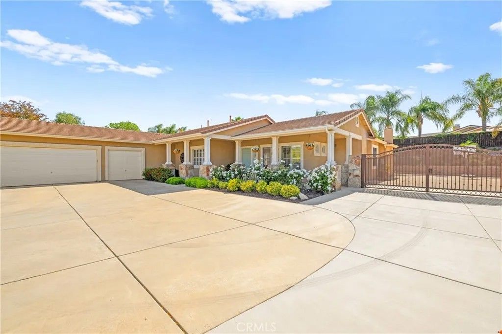 Photo of 42302 Oregon Trail, Murrieta, CA 92562 (MLS # SW25120337)