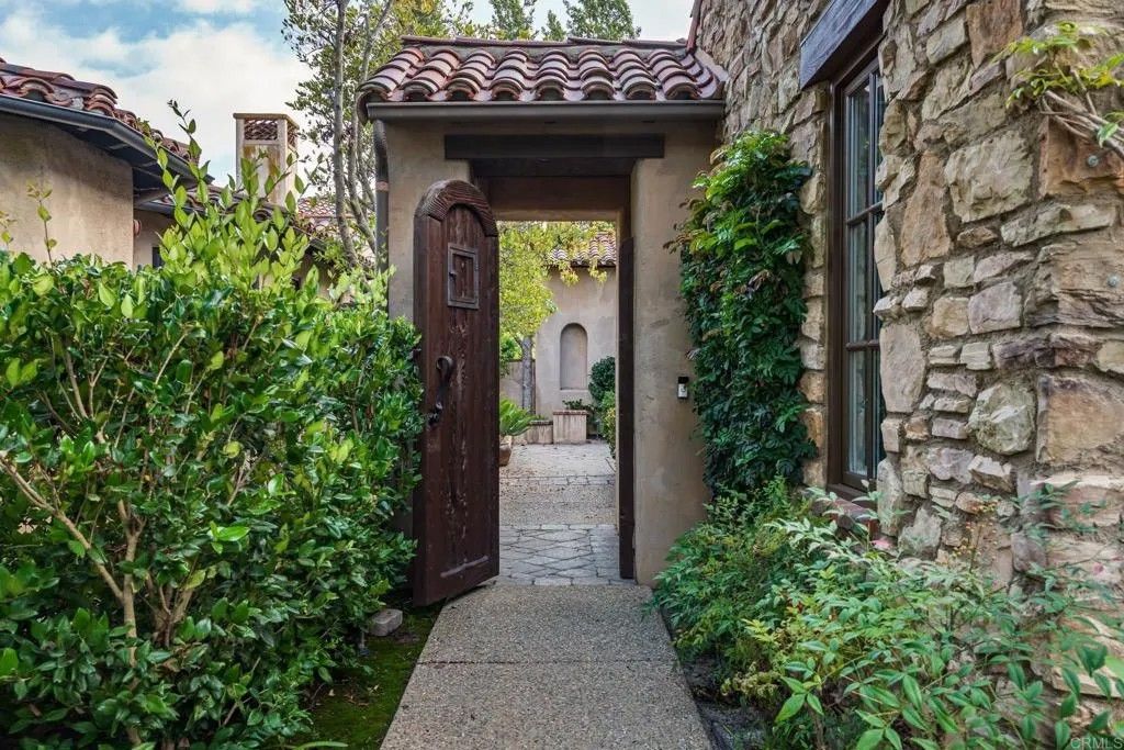 Photo of 18596 Corte Fresco, Rancho Santa Fe, CA 92091 (MLS # NDP2509807)