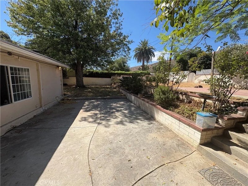 1220 W Marshall