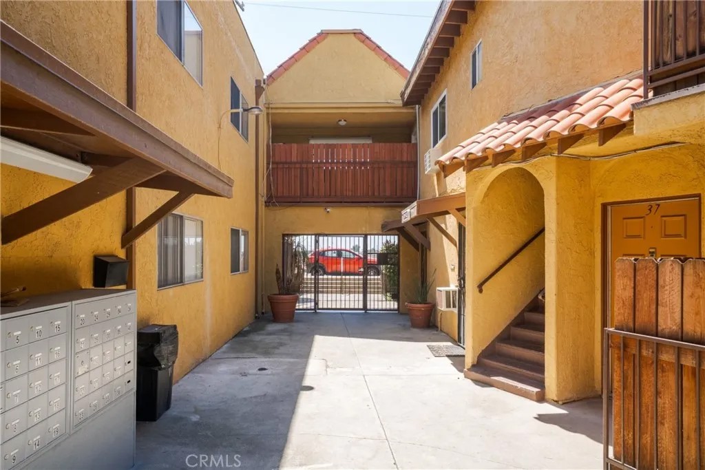 4810 N Vincent Avenue