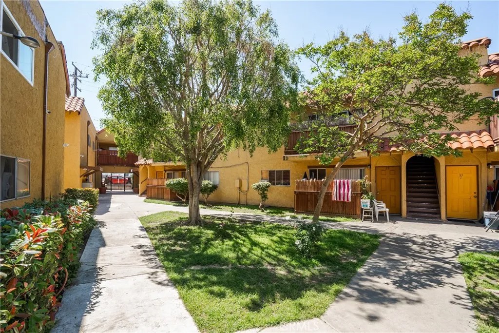 4810 N Vincent Avenue