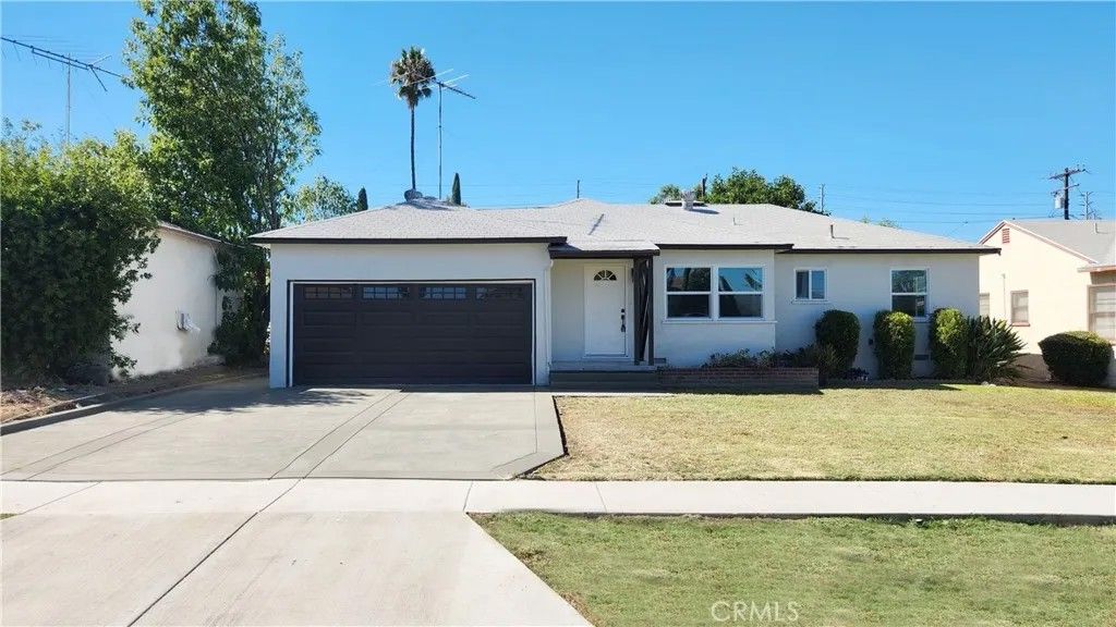 Photo of 826 Wyval Ave, Corona, CA 92882 (MLS # IG25238204)