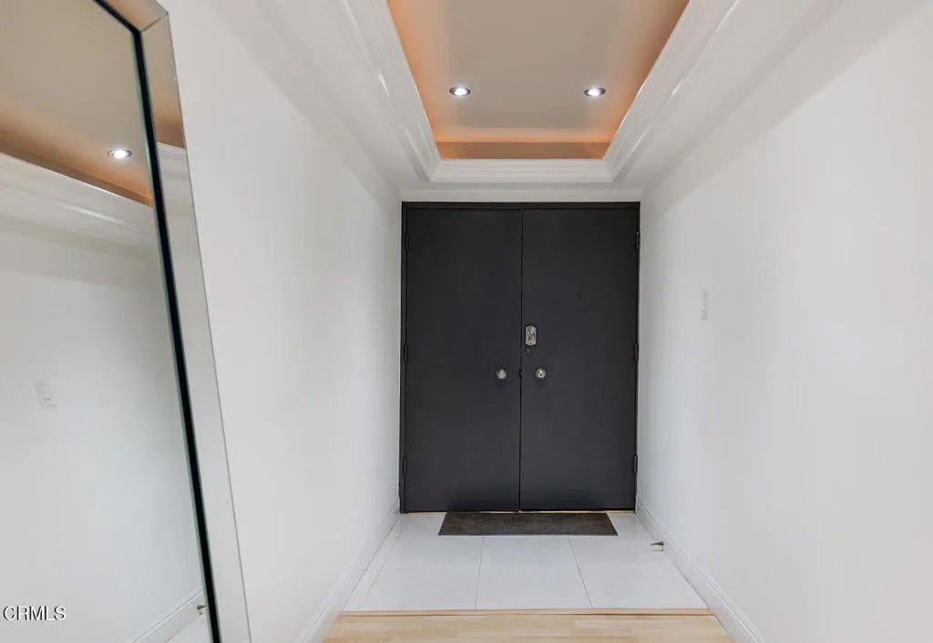 395 S Oakland Avenue 105