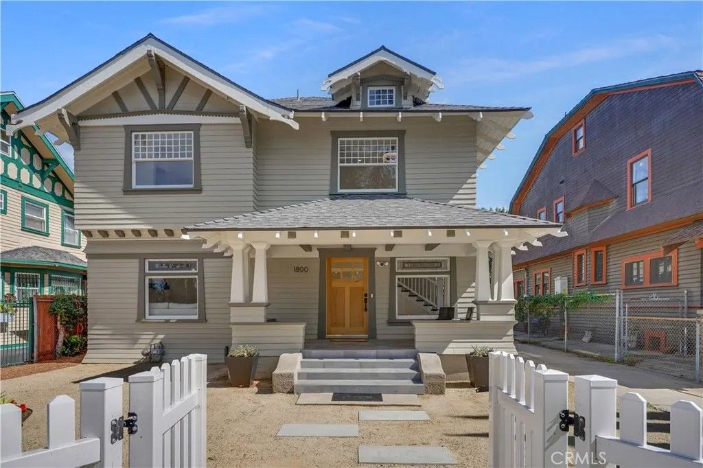 Photo of 1800 S Oxford Ave, Los Angeles, CA 90006 (MLS # DW26054730)