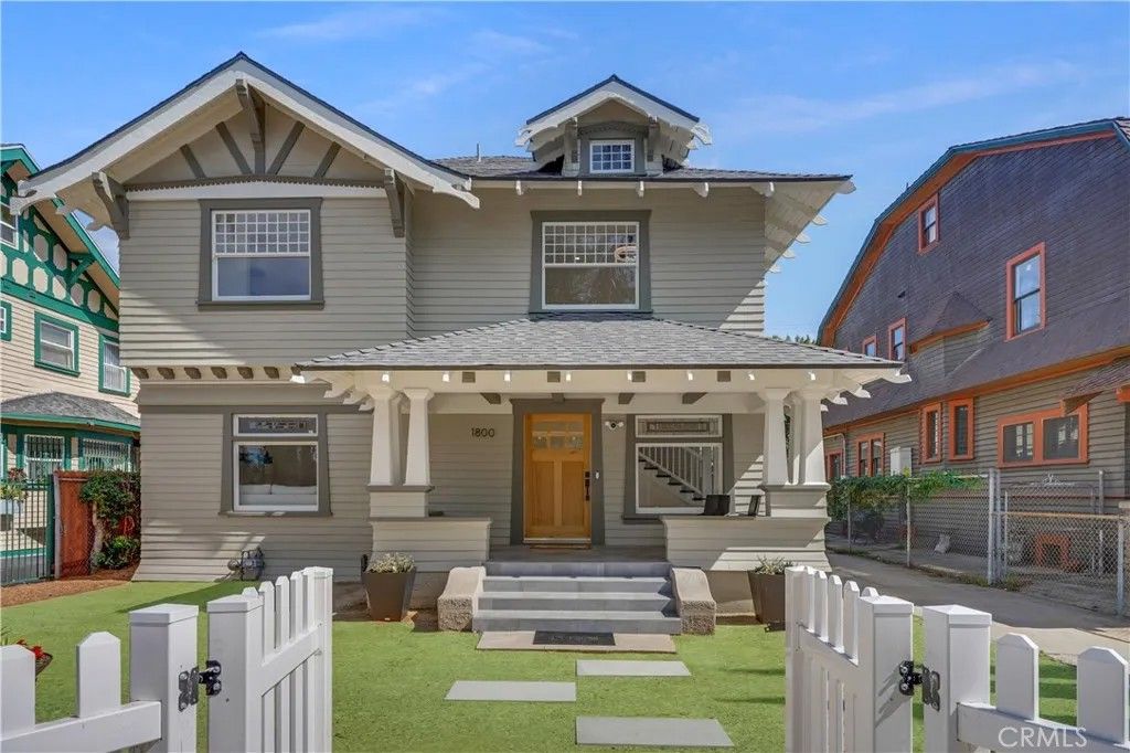 Photo of 1800 S Oxford Ave, Los Angeles, CA 90006 (MLS # DW26054730)