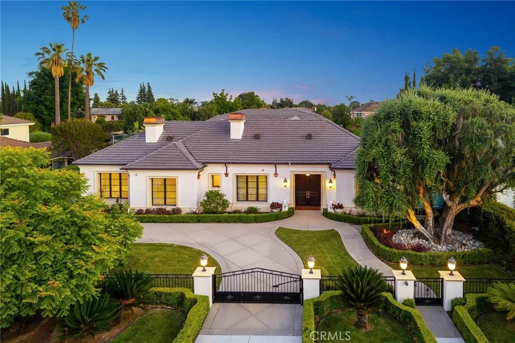 300 W Las Flores Avenue