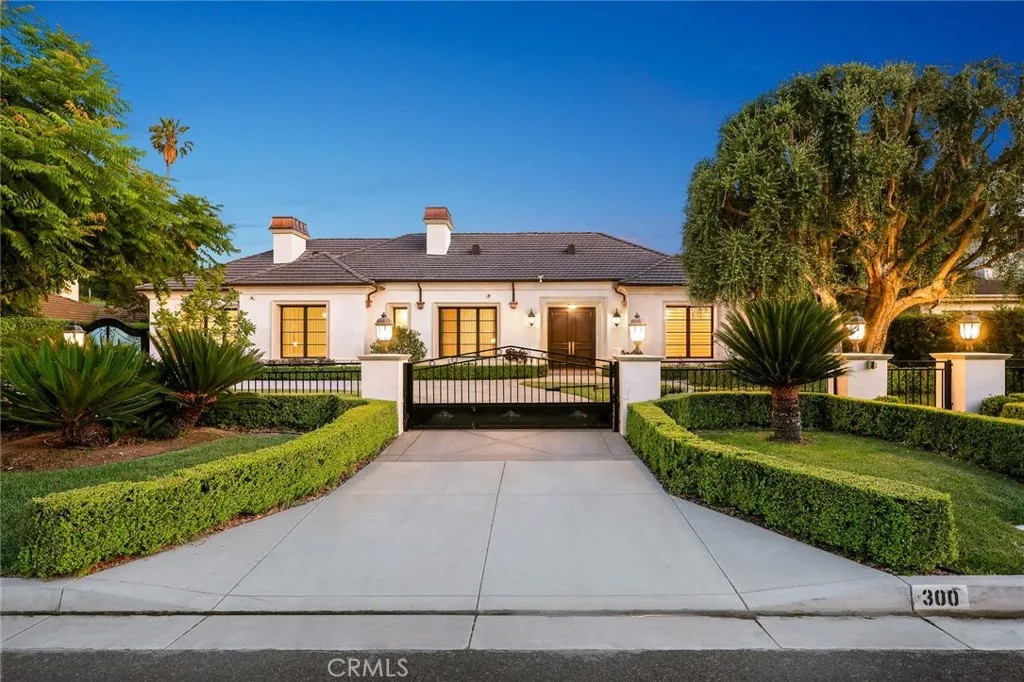 300 W Las Flores Avenue