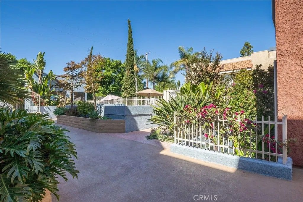 Photo of 550 Orange Ave #216, Long Beach, CA 90802 (MLS # PW25254899)