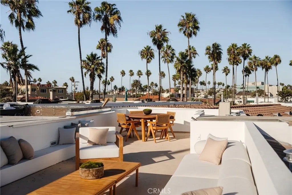202 Calle Miramar