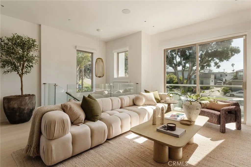 202 Calle Miramar