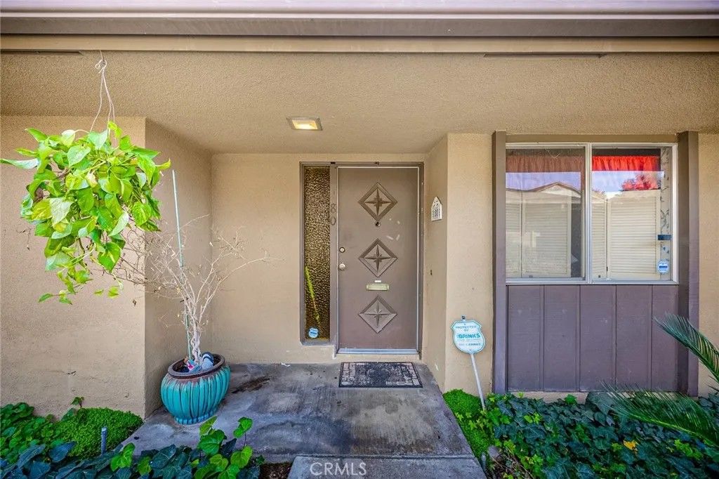 Photo of 180 E Parkdale, San Bernardino, CA 92404 (MLS # IV25281626)