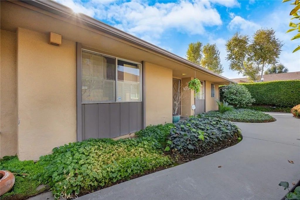 Photo of 180 E Parkdale, San Bernardino, CA 92404 (MLS # IV25281626)