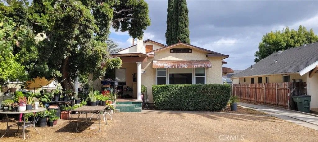 Photo of 124 N Parkwood Ave, Pasadena, CA 91107 (MLS # SR25239105)